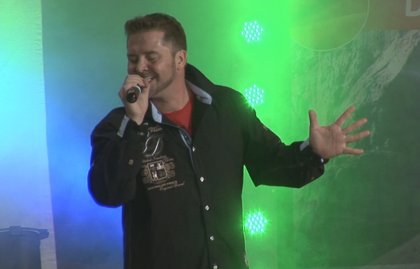 Olli live auf der Bühne